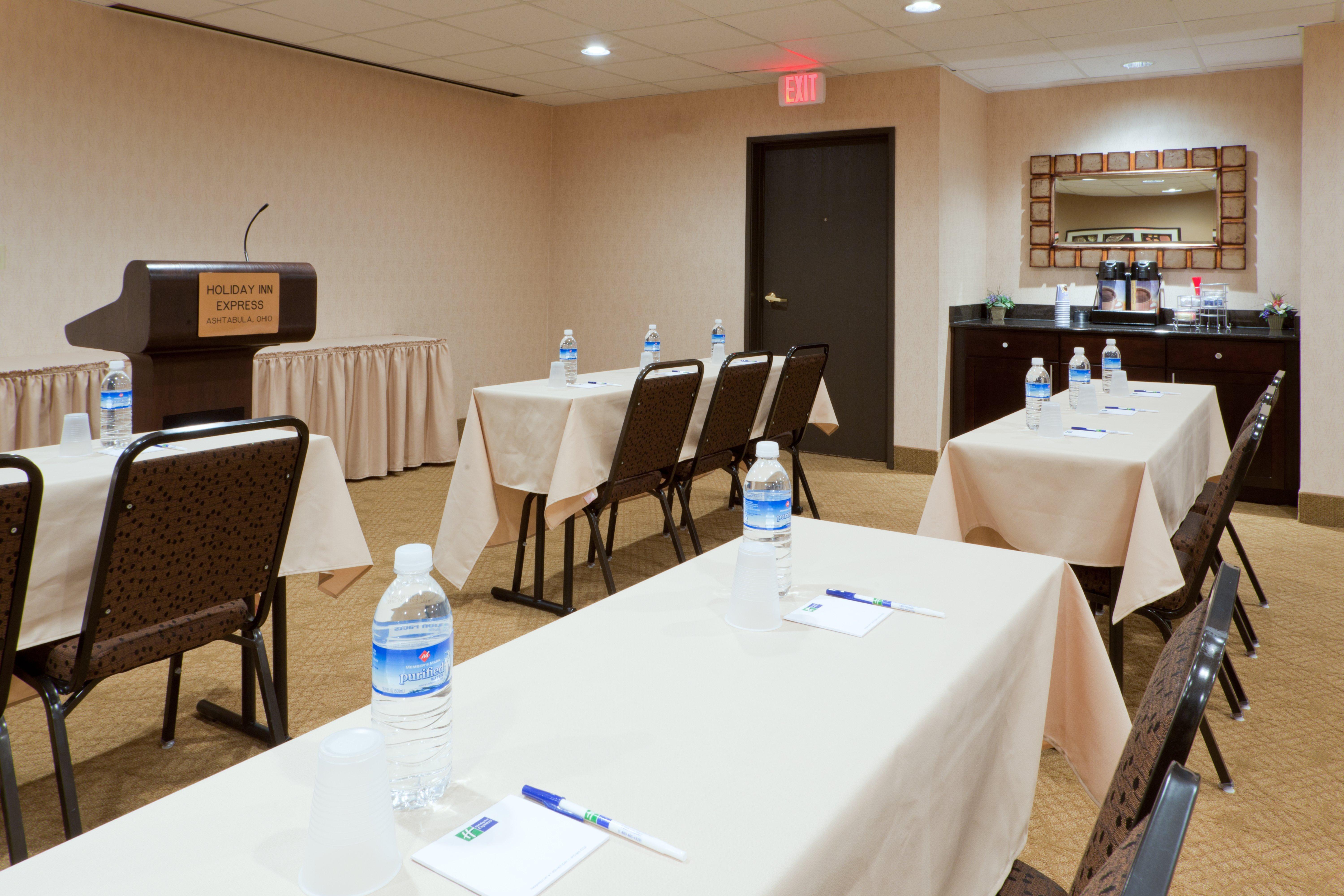 Holiday Inn Express & Suites Ashtabula-Geneva By Ihg Austinburg Buitenkant foto